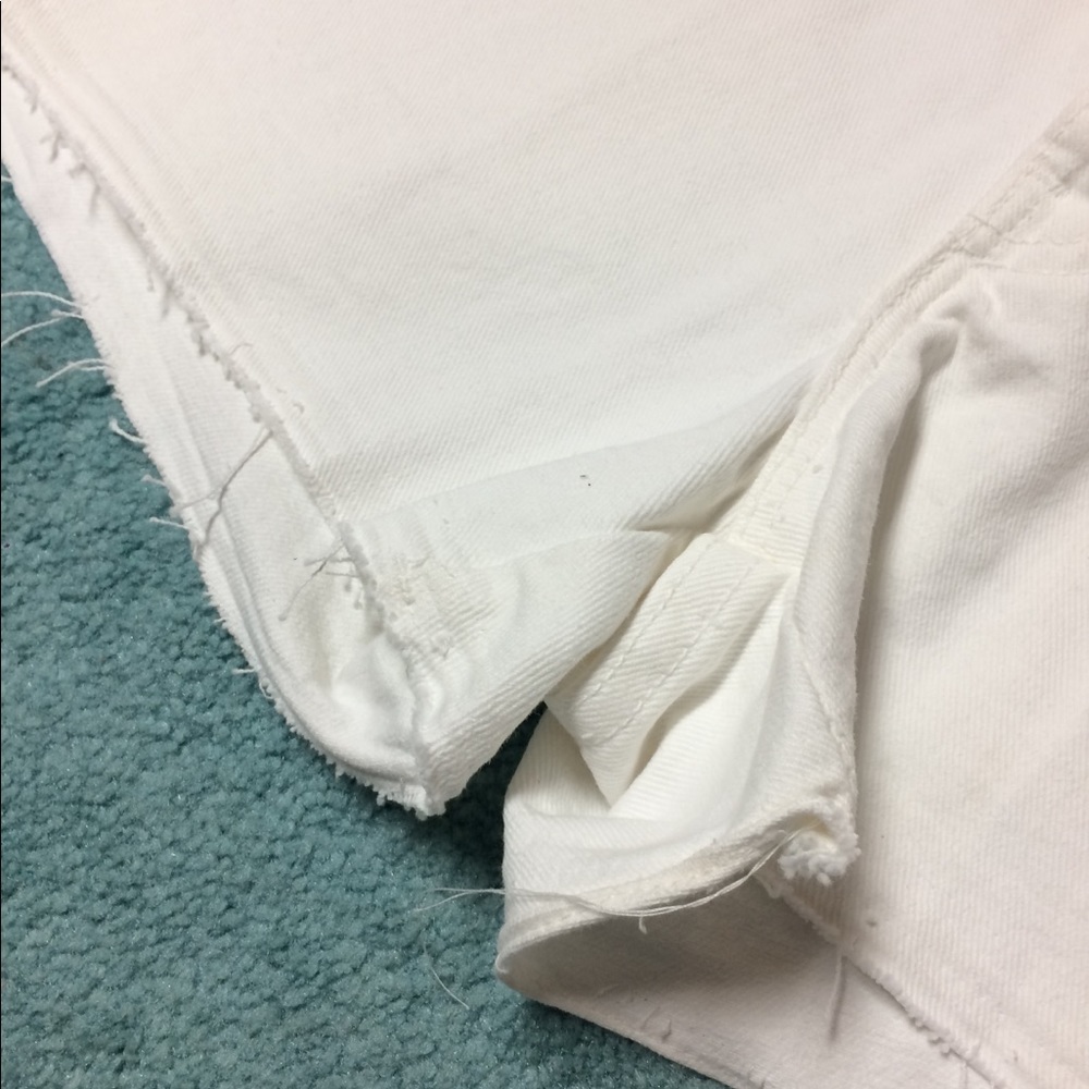 Vintage Levi’s 555 Guy’s Fit White Jean Shorts - Picture 10 of 11